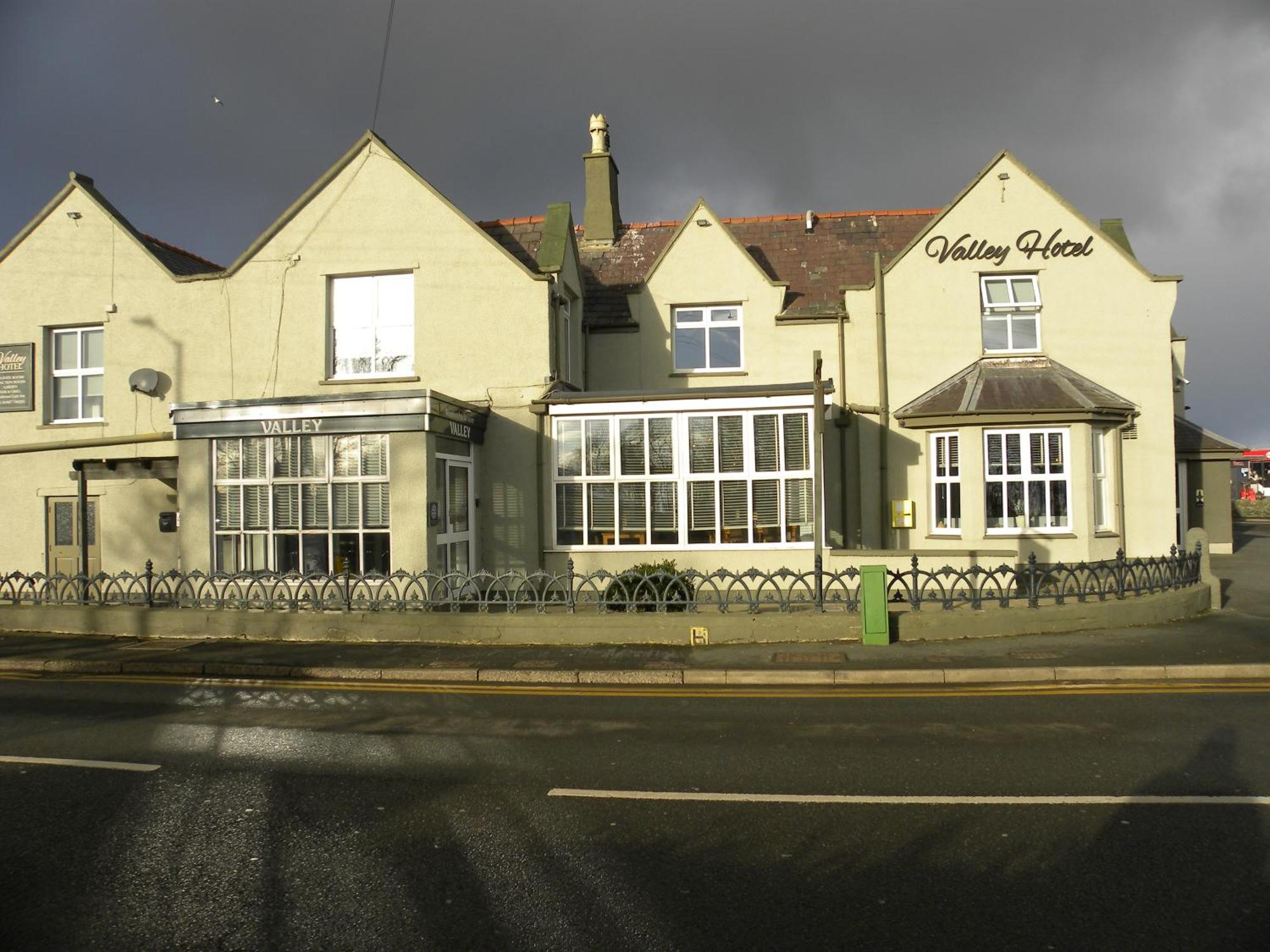 The Valley Hotel, Anglesey Bagian luar foto
